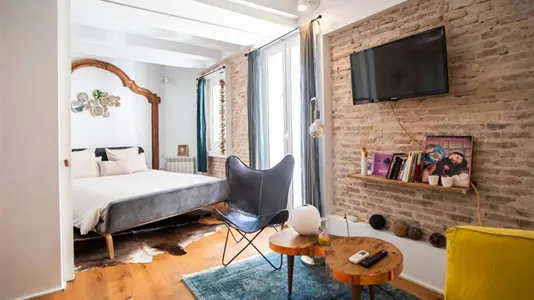 Apartments in Barcelona Ciutat Vella - photo 9