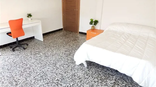 Rooms in Castellón de la Plana/Castelló de la Plana - photo 1