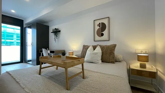 Rooms in El Prat de Llobregat - photo 2