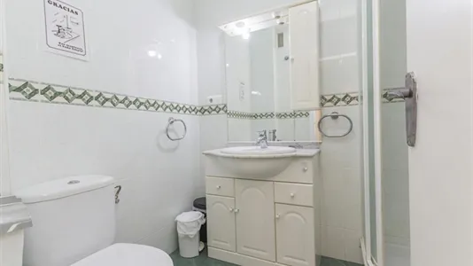 Rooms in Málaga - photo 10