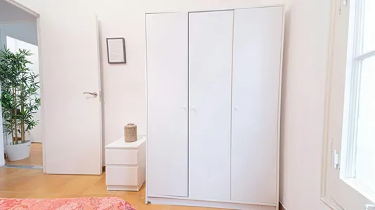 Rooms in Barcelona Ciutat Vella - photo 5