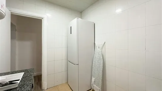 Rooms in Barcelona Ciutat Vella - photo 8
