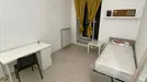 Room for rent, Napoli Municipalità 2, Naples, Via Luigi Settembrini, Italy