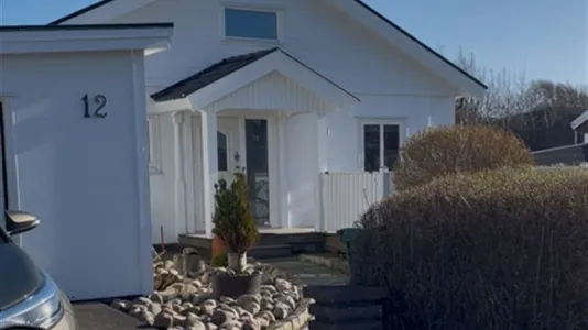 Houses in Öckerö - photo 1