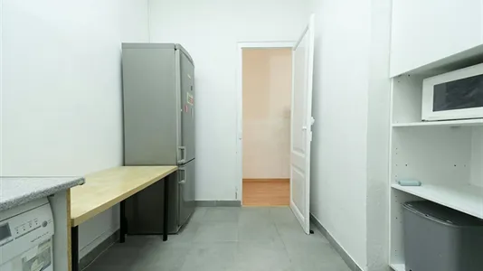 Rooms in Barcelona Eixample - photo 10