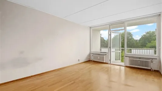 Apartments in Stockholm West - photo 2