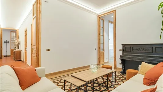 Rooms in Barcelona Eixample - photo 8