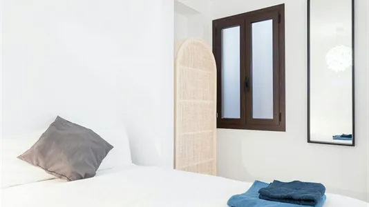 Rooms in Barcelona Eixample - photo 2