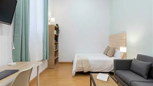 Rooms in Madrid Centro - photo 10