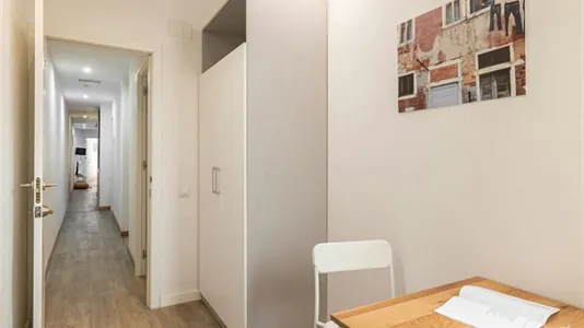 Rooms in Barcelona Ciutat Vella - photo 4
