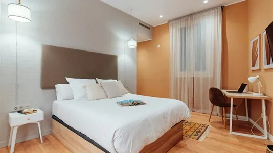 Rooms in Barcelona Eixample - photo 3
