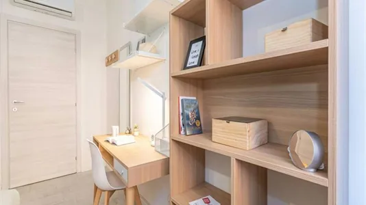 Rooms in Milano Zona 8 - Fiera, Gallaratese, Quarto Oggiaro - photo 4