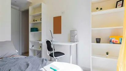 Room for rent in Milano Zona 4 - Vittoria, Forlanini, Milan