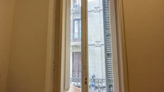 Rooms in Barcelona Ciutat Vella - photo 9