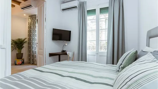 Rooms in Barcelona Ciutat Vella - photo 6