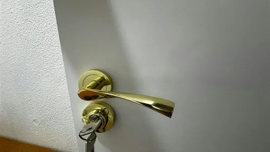 Rooms in Madrid Carabanchel - photo 6