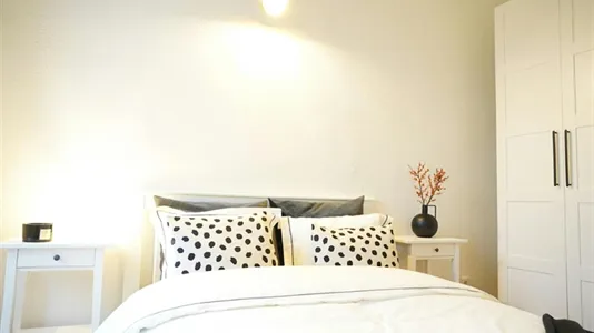 Rooms in Madrid Retiro - photo 6