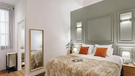 Rooms in Barcelona Ciutat Vella - photo 2