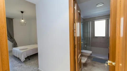 Rooms in Málaga - photo 6