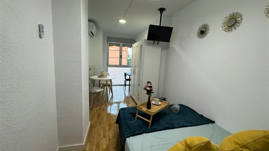 Rooms in Madrid Centro - photo 2