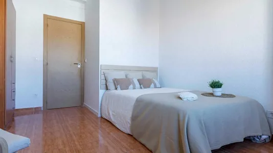 Rooms in el Camí de Vera - photo 3