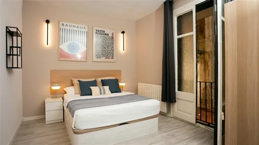 Rooms in Barcelona Eixample - photo 1