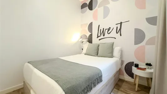 Rooms in Barcelona Ciutat Vella - photo 2