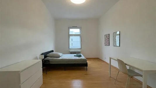 Rooms in Berlin Charlottenburg-Wilmersdorf - photo 3