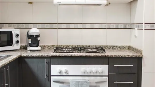 Rooms in Sant Feliu de Llobregat - photo 4