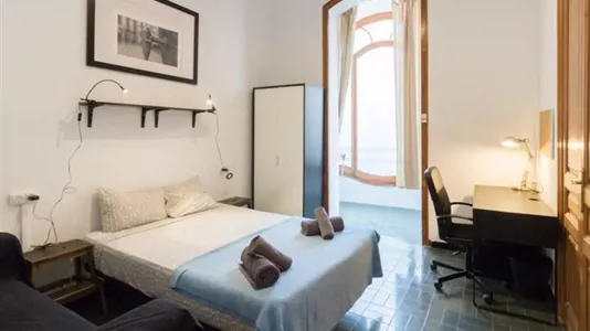 Rooms in Barcelona Sants-Montjuïc - photo 1