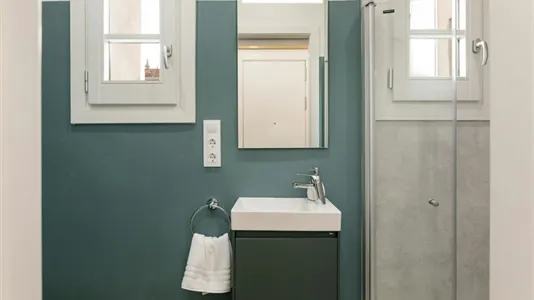 Rooms in Barcelona Eixample - photo 9