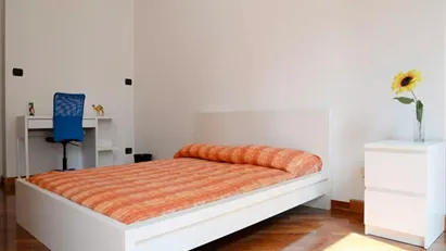 Room for rent in Milano Zona 6 - Barona, Lorenteggio, Milan