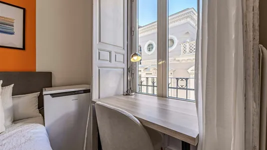 Rooms in Málaga - photo 4