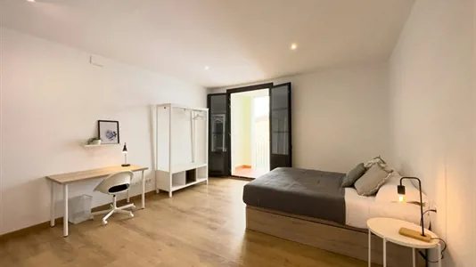 Rooms in Barcelona Ciutat Vella - photo 2