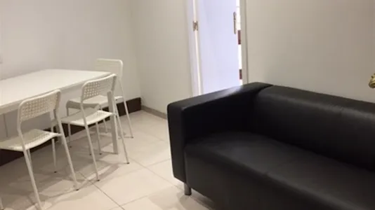 Rooms in Barcelona Ciutat Vella - photo 8