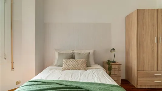 Rooms in Barcelona Eixample - photo 2
