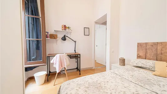 Rooms in Barcelona Ciutat Vella - photo 2