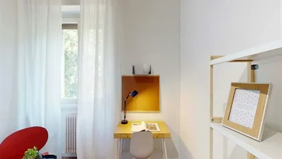 Room for rent in Milano Zona 8 - Fiera, Gallaratese, Quarto Oggiaro, Milan