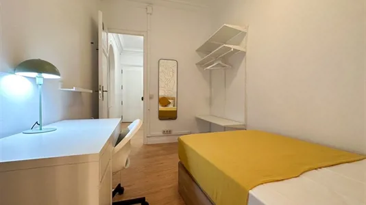 Rooms in Barcelona Ciutat Vella - photo 2