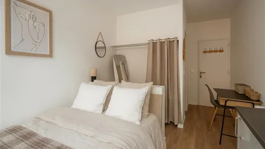 Apartments in Paris 18ème arrondissement - Montmartre - photo 2