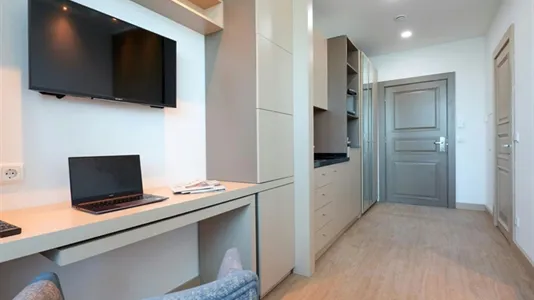 Apartments in Berlin Charlottenburg-Wilmersdorf - photo 6