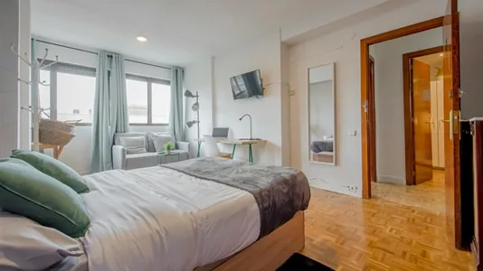 Rooms in Madrid Retiro - photo 3