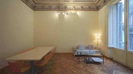 Rooms in Barcelona Ciutat Vella - photo 5