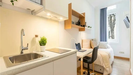 Rooms in Madrid Centro - photo 8