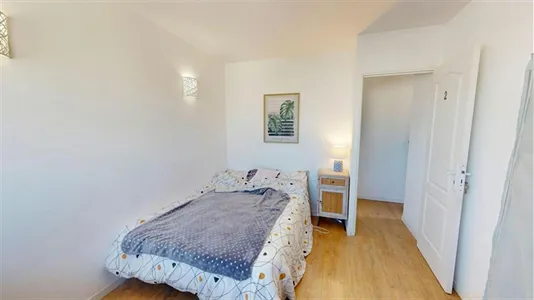 Rooms in Saint-Julien-en-Genevois - photo 2