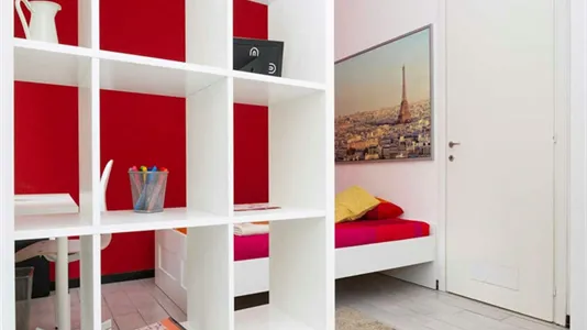 Rooms in Milano Zona 8 - Fiera, Gallaratese, Quarto Oggiaro - photo 7