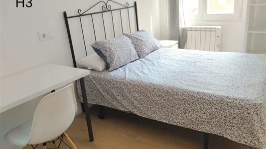 Rooms in Oviedo - photo 4