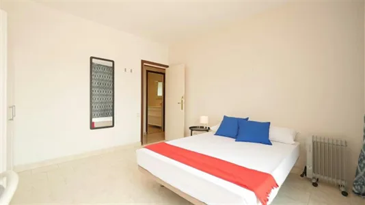Rooms in Barcelona Sants-Montjuïc - photo 3