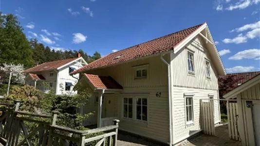 Houses in Uddevalla - photo 1
