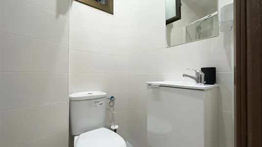 Rooms in Barcelona Ciutat Vella - photo 10